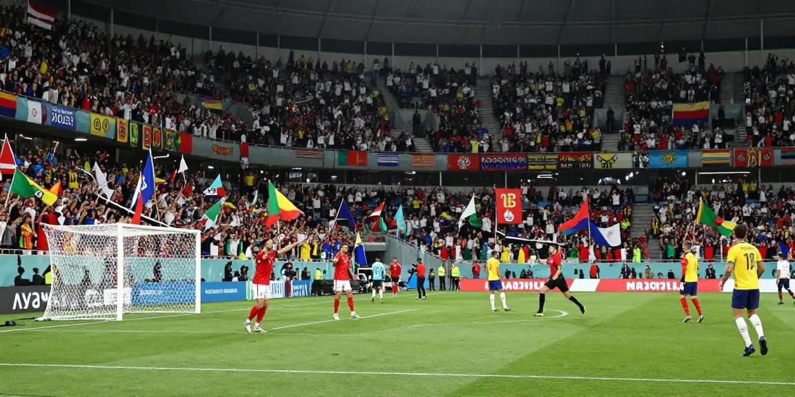 แทงบอลโลกนัดชิง แฟนบอลชาวไทยร่วมเฉลิมฉลองในสนามฟุตบอลที่มีสีสัน